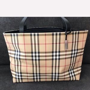 •BURBERRY TOTE•